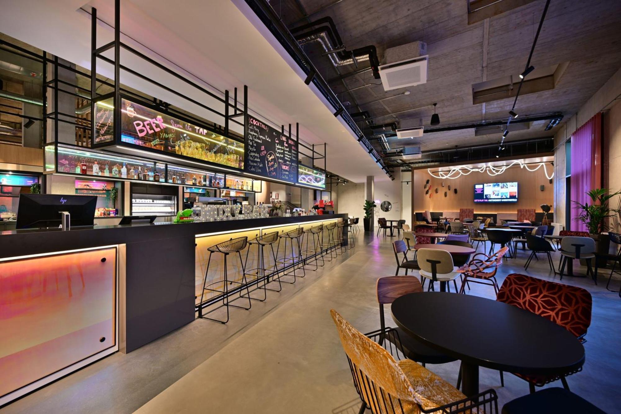 Moxy Outletcity Metzingen Metzingen  Exterior foto